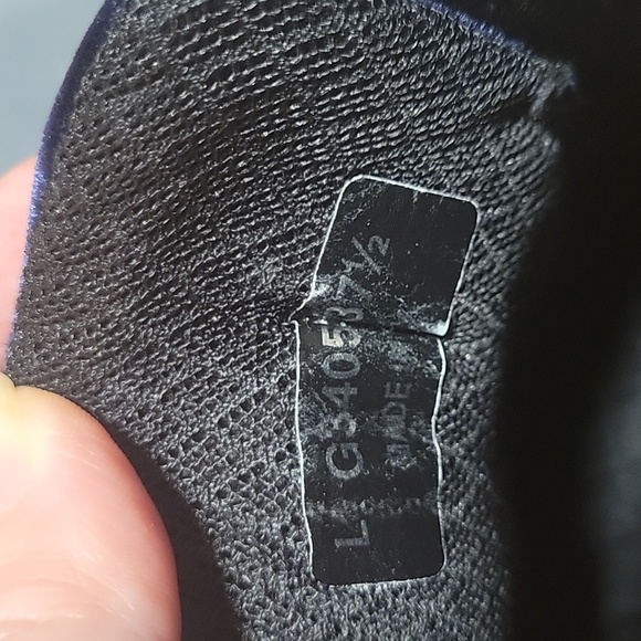 Chanel CC logo sneaker size 37.5 - Picture 11 of 14